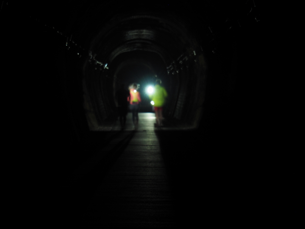 P3070351 ultra runner in the tunnel ultra marathon